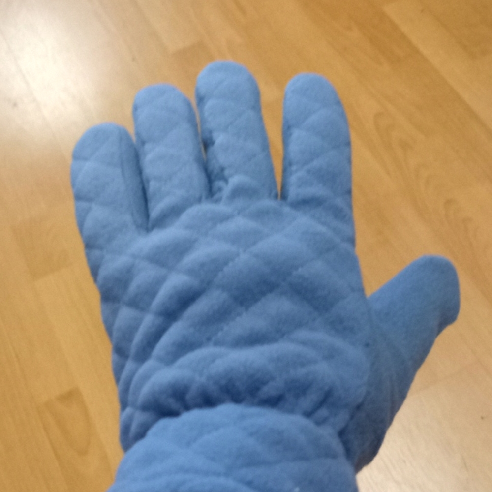 Periwinkle Blue Quilted Fleece Gloves - Picture 5 of 16